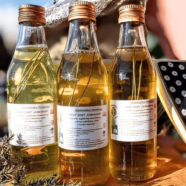Żywy ocet jabłkowy z sosną, kwiatem z czarnego bzu i trawą żubrówka EKO 250 ml